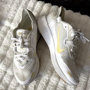 Nike Reposto casual running shoe.